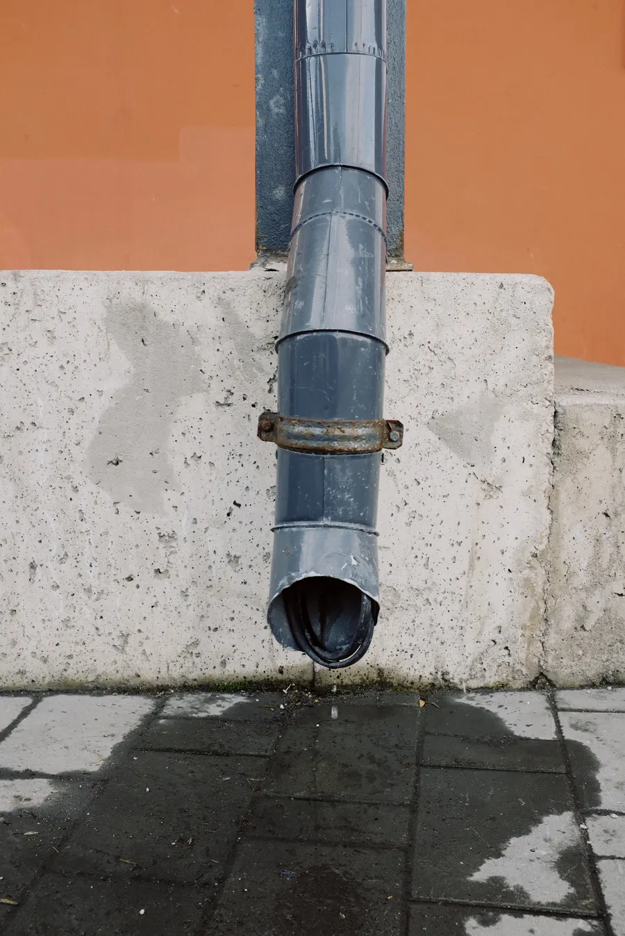 Frozen and Split Pipes in Lofts and Outside Walls